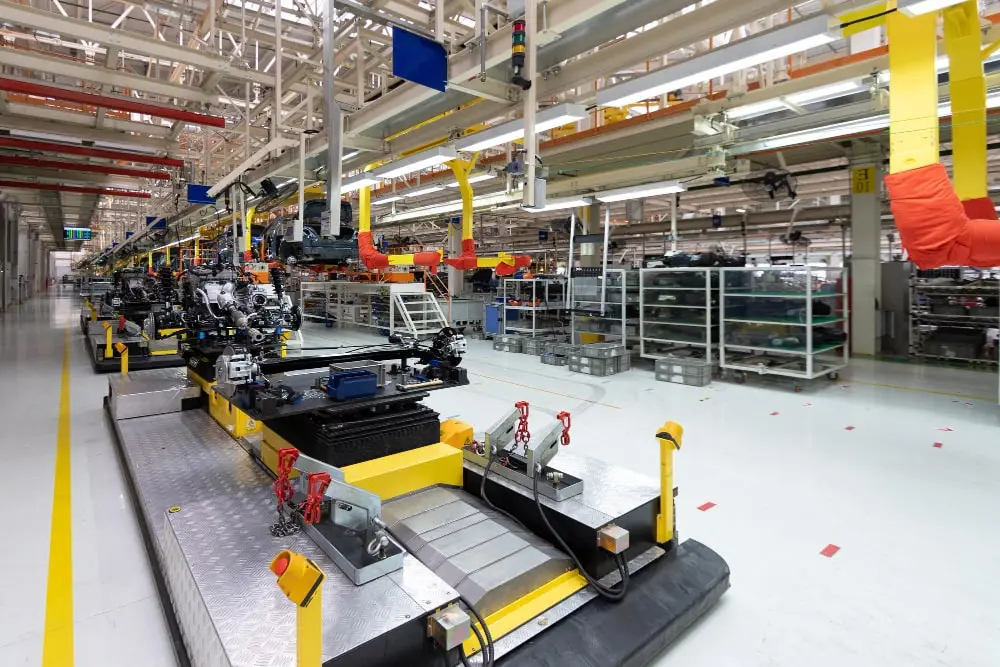 A modern automated manufacturing assembly line showcasing advanced machinery and robotics, reflecting the evolution shaped by the history of industrial automation.